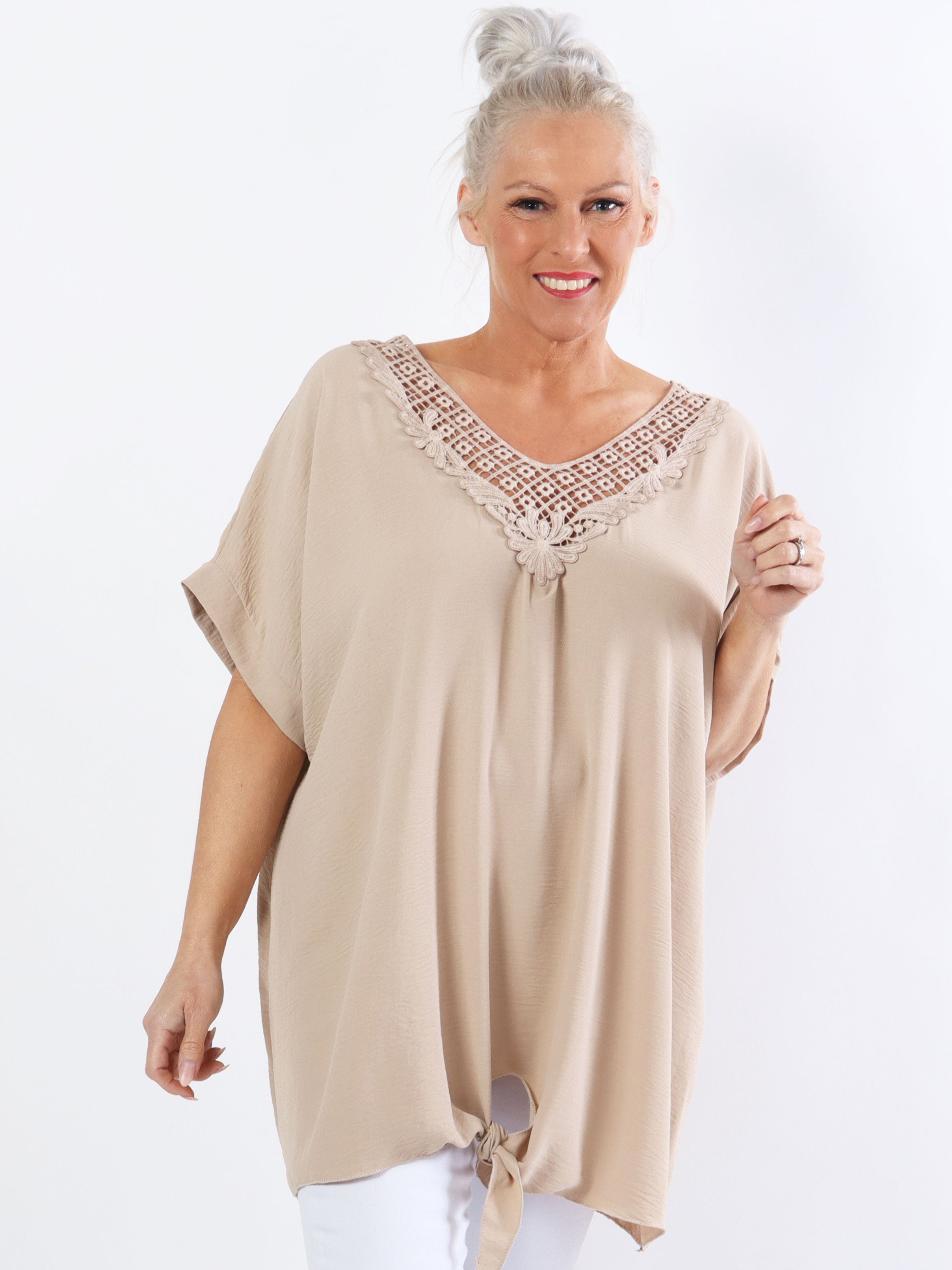 Lilly - Smuk plus size tunika med unik udskæring